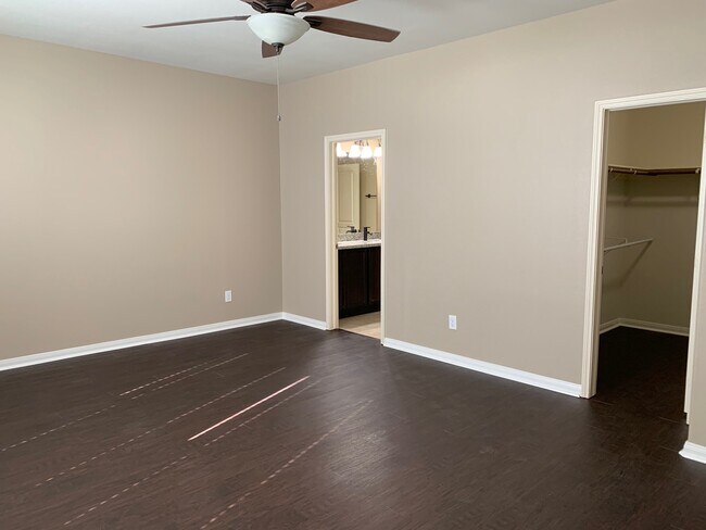 Building Photo - 1010 Messina Ln