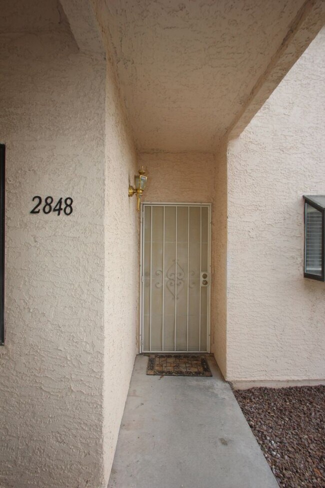 Building Photo - Lovely 2 Bed 2 Bath Downstairs Condo in Gr...