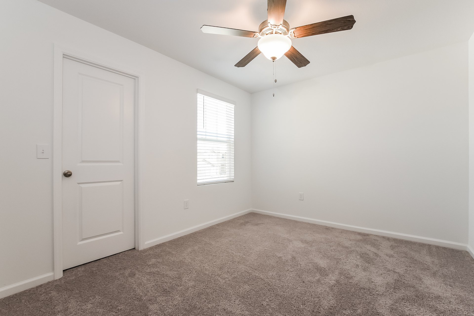Building Photo - 2061 Hemingway Cir