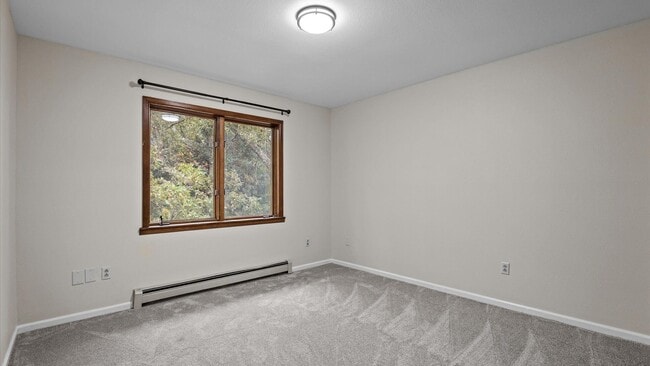 Building Photo - 1001 Walz Ave