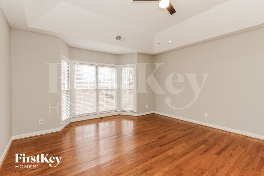 Building Photo - 15722 Glencastle St