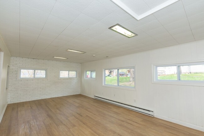 Building Photo - 2 Bed, 2 Full Bath Single Family Home in H...