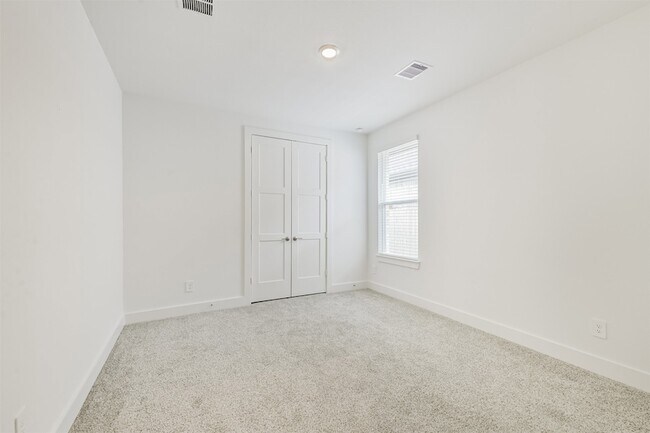 Building Photo - 218 Springfield Terrace Dr