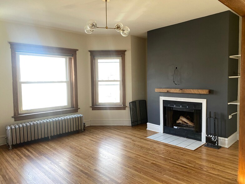 Building Photo - 3654 N Janssen Ave