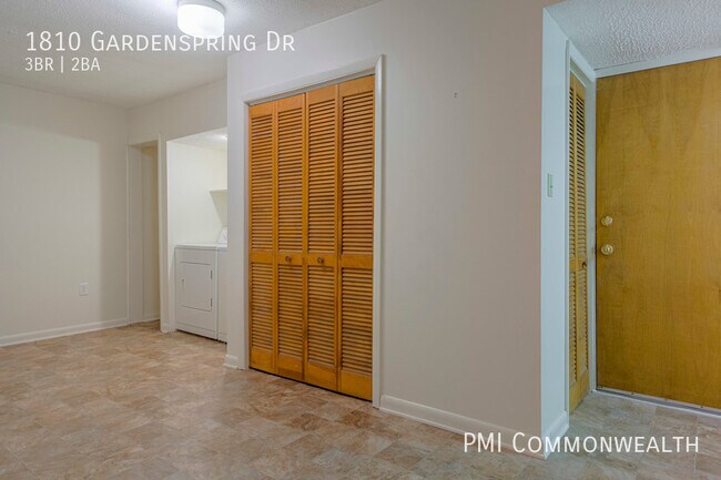 Building Photo - 3 Bed / 2 Bath Single Family (Available 7/...
