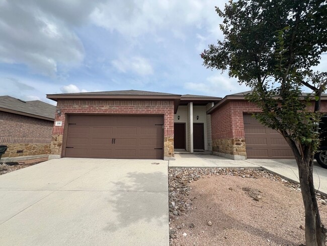 Building Photo - Luxury 3/2 duplex in NBTX
