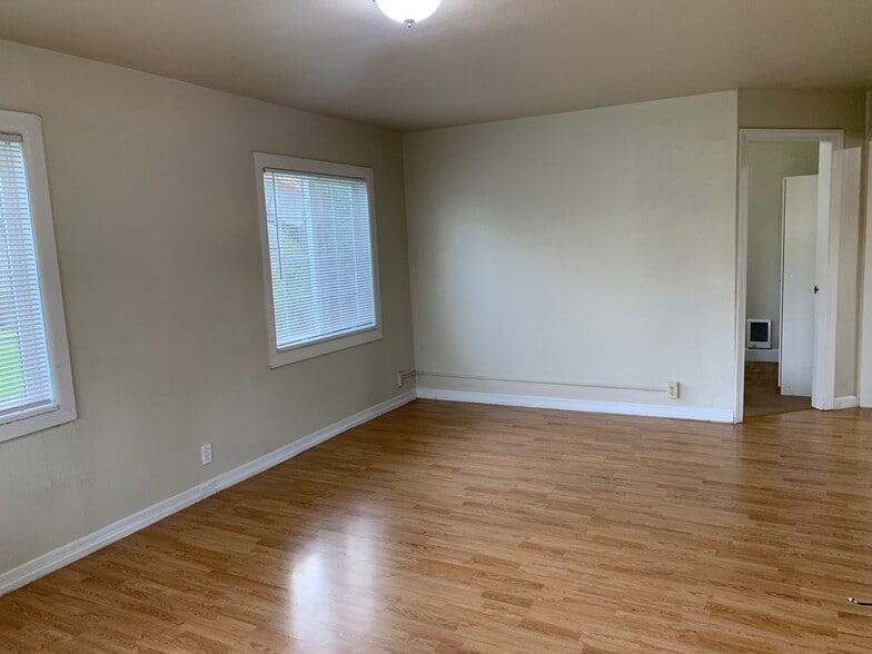 Building Photo - 1311 S 3rd Ave