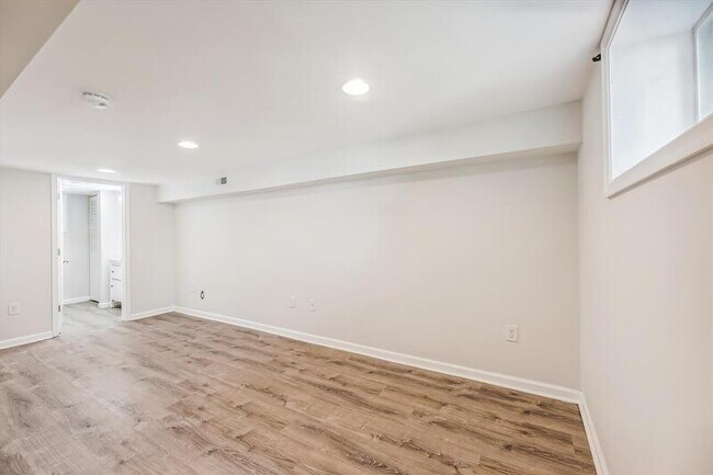 Building Photo - 2612 33rd St SE