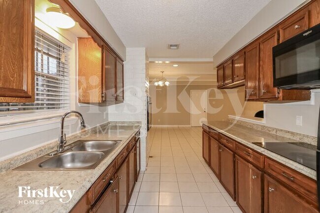 Building Photo - 2005 Tulsa St