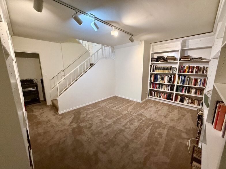 Building Photo - 1937 Euclid St