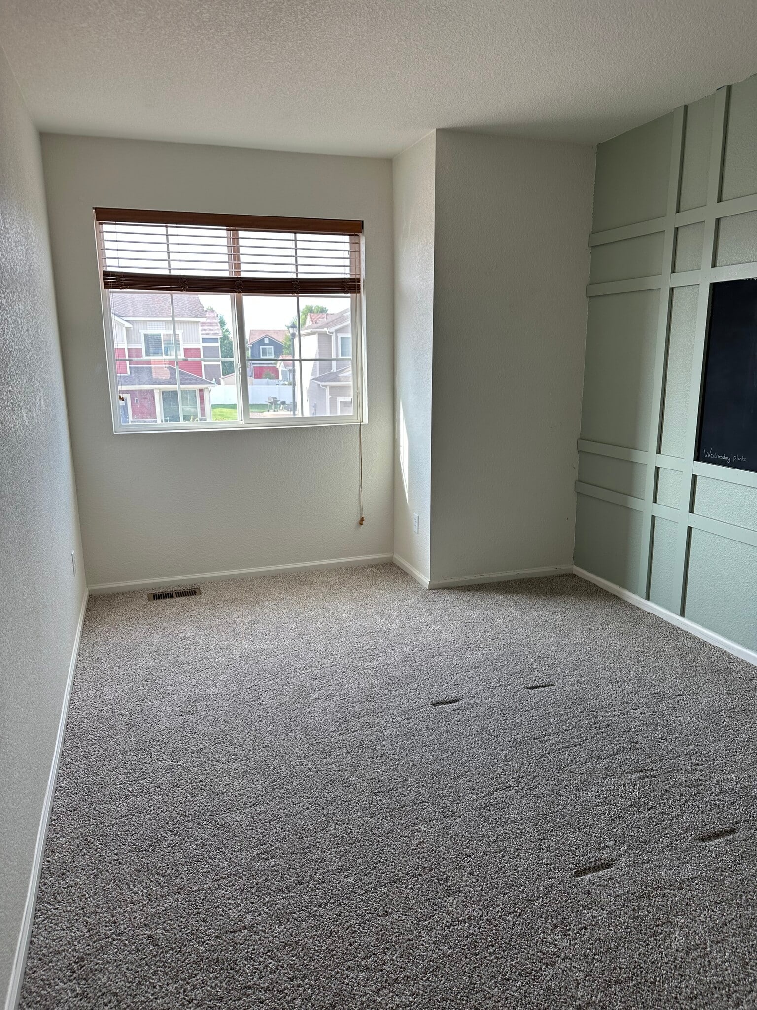 Building Photo - 9444 Castle Oaks Dr