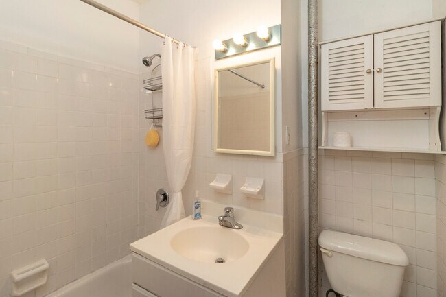 Building Photo - 340 E 94th St
