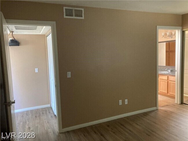 Building Photo - 3145 E Flamingo Rd