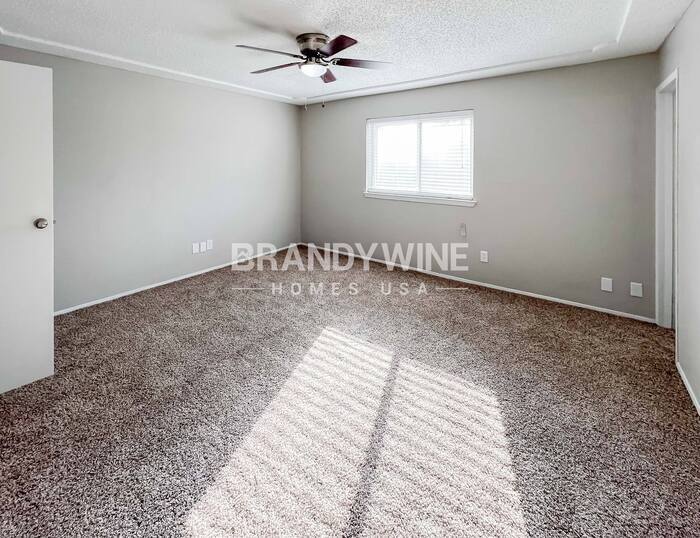 Building Photo - 553 Edwards Dr