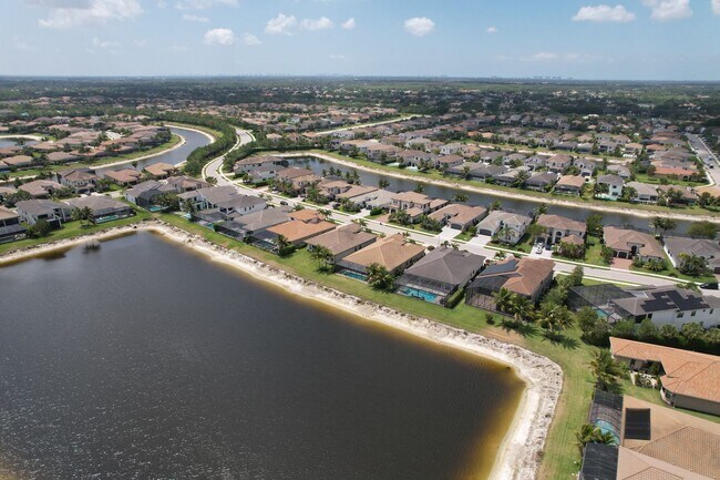Building Photo - ** STONECREEK ** 3 BED + DEN / 3.5 BATH - ...