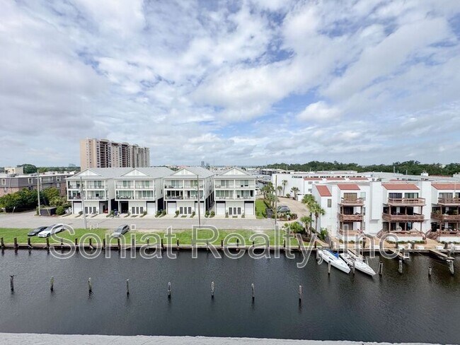 Building Photo - 7300 Lakeshore Dr