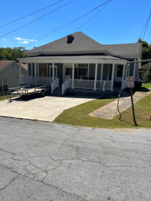 Building Photo - 3 Fair St SW