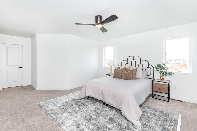 Building Photo - 3 Bed 2.5 Bath Single Family Home