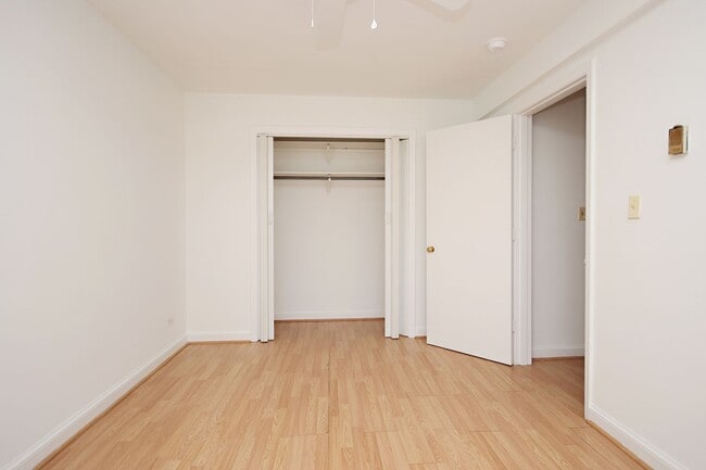 Building Photo - Student-Friendly Apartment Near Data School of Science