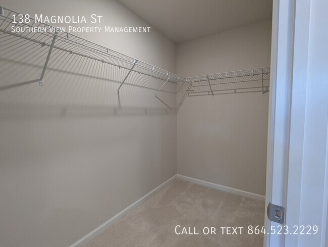 Building Photo - 138 Magnolia St