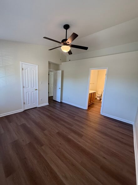 Master bedroom - 8253 Belmont Stables Dr