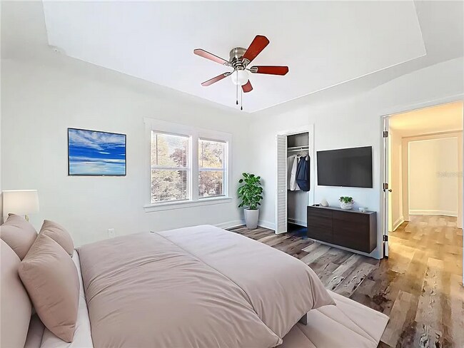 Building Photo - 944 18th Ave S