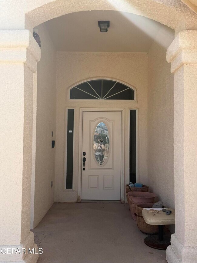 Building Photo - 3637 Tierra Vergel Dr