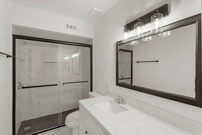 Building Photo - 355 N Post Oak Ln