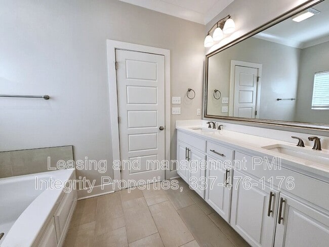 Building Photo - 30195 Sanctuary Blvd