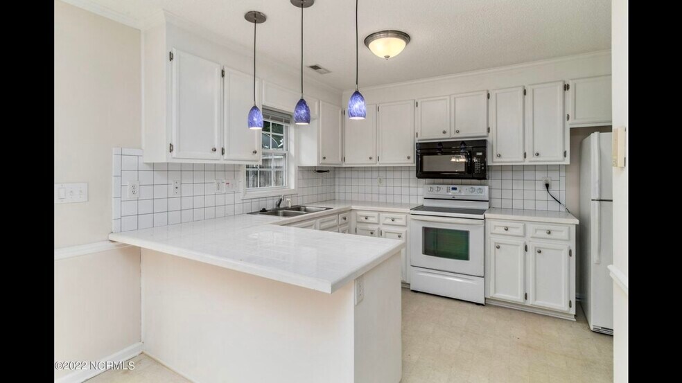 Building Photo - 3809 E Vancroft Cir