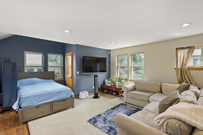 Building Photo - 408 Meadow Ct