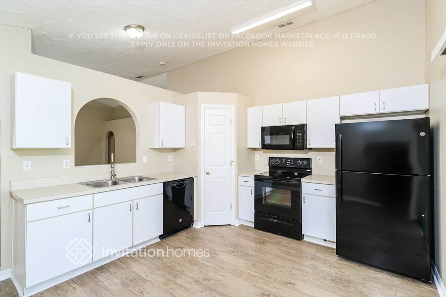 Building Photo - 2733 Maderia Cir