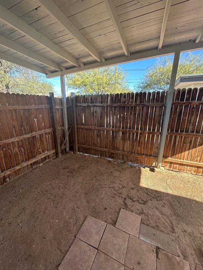 Building Photo - OPEN HOUSE! Beautiful Single Level 2-bedroom Home