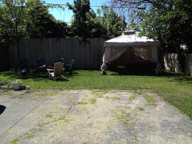 Building Photo - 142 S Marquette St