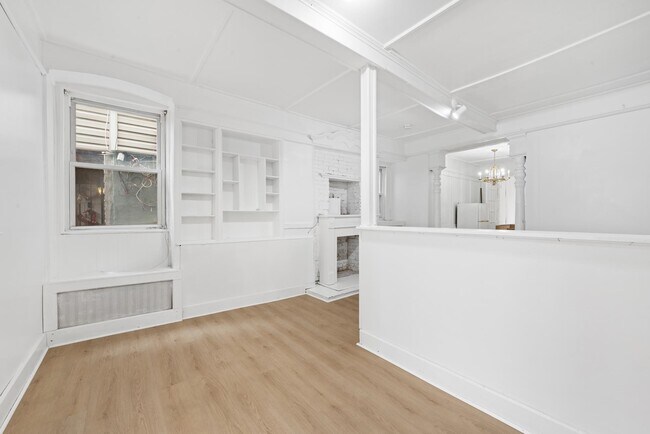 Building Photo - 319 5th St