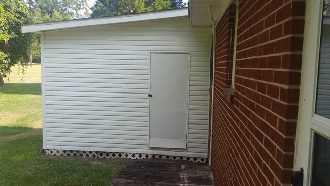 Building Photo - Excellent Location! 2 BR | 1 BA Brick Dupl...