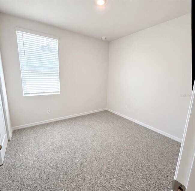 Building Photo - 5514 Clove Row