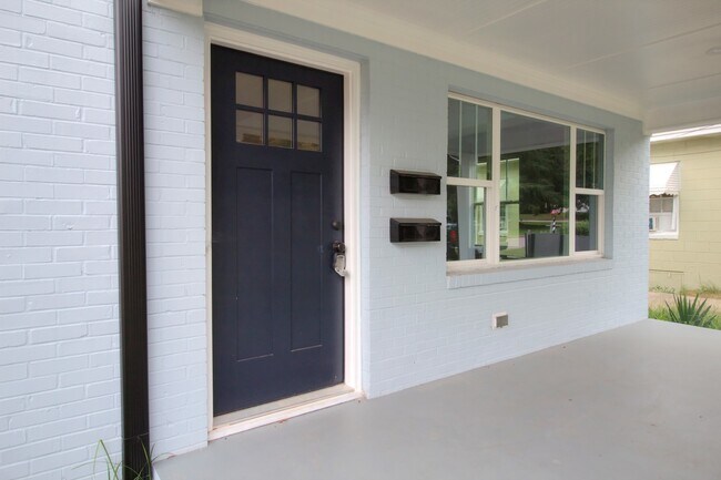 Building Photo - Beautiful 2 bedroom home in downtown Raleigh!