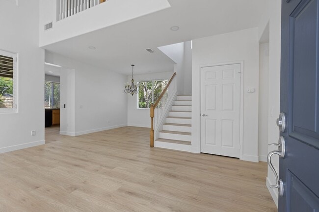 Building Photo - Gorgeous 3BD 2-Story Home in the Sorrento Community in Porter Ranch!