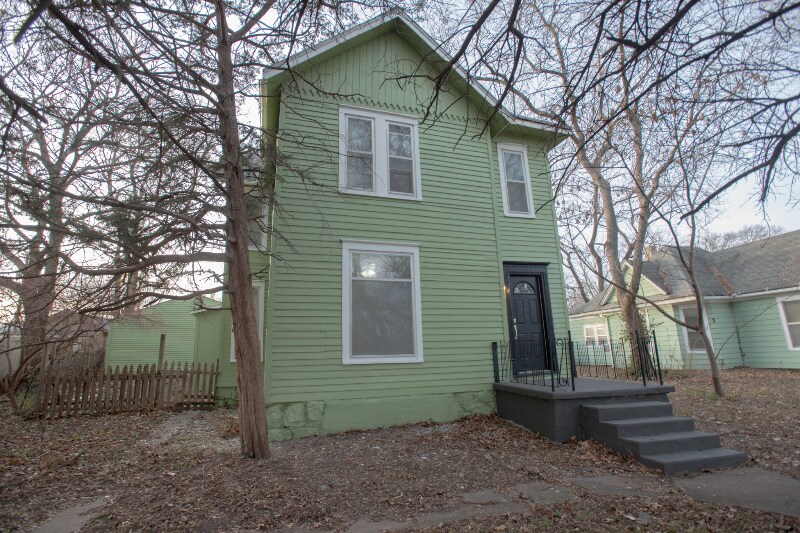 Building Photo - 1185 SW Macvicar Ave