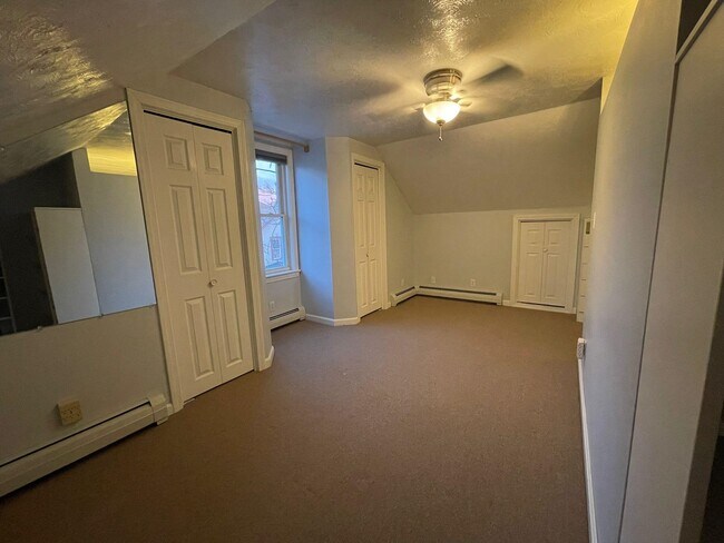 Building Photo - 114 Walnut St