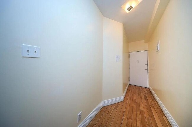 Building Photo - 2950 Ocean Ave