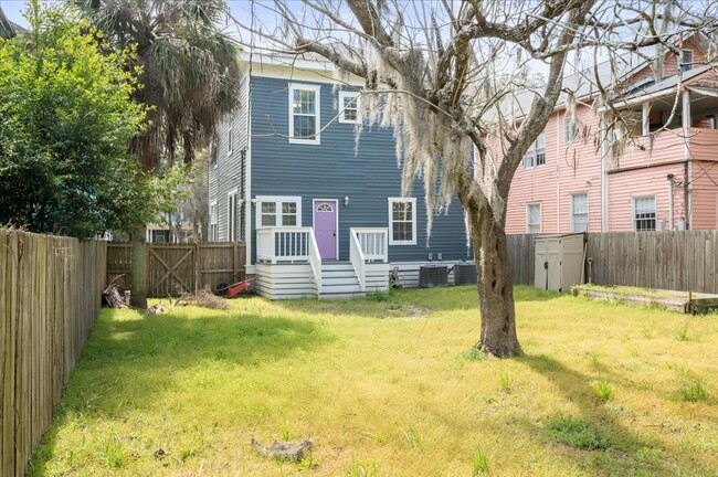 Building Photo - Spacious 3-Bedroom, 3-Bathroom Home in Sav...