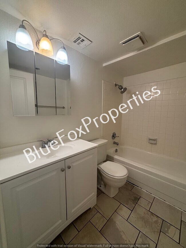 Building Photo - 2601 W Broadway Blvd