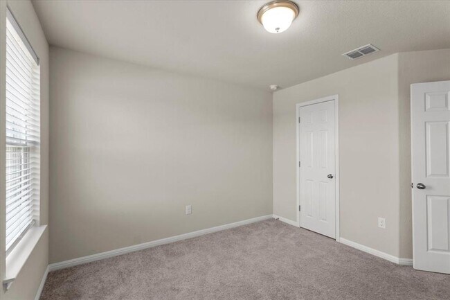 Building Photo - 121 Emerald Pass