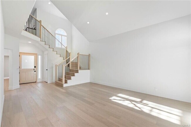 Building Photo - 2750 Point Del Mar