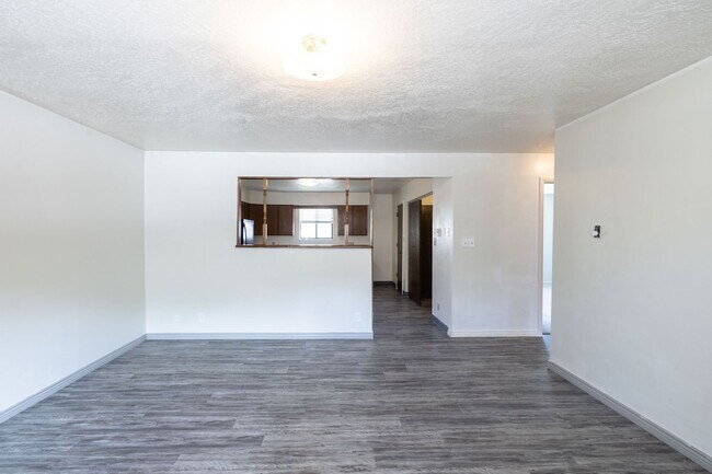Building Photo - W870IL