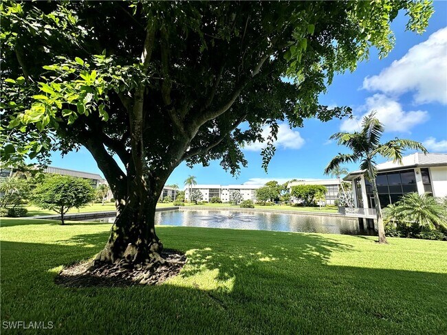 Building Photo - 788 Park Shore Dr