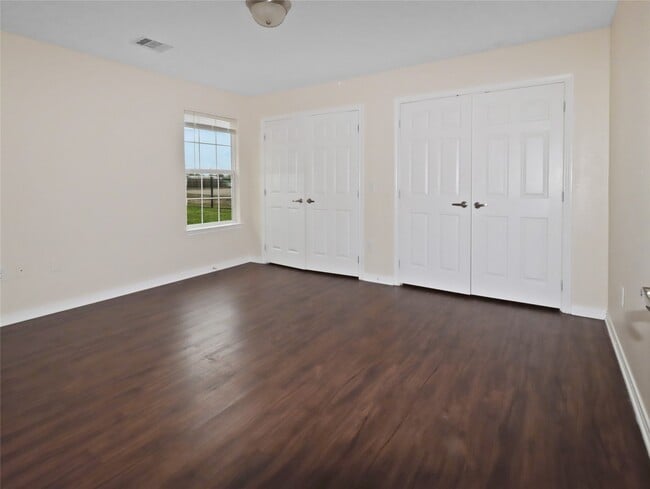 Building Photo - 7501 Blue Jay Dr