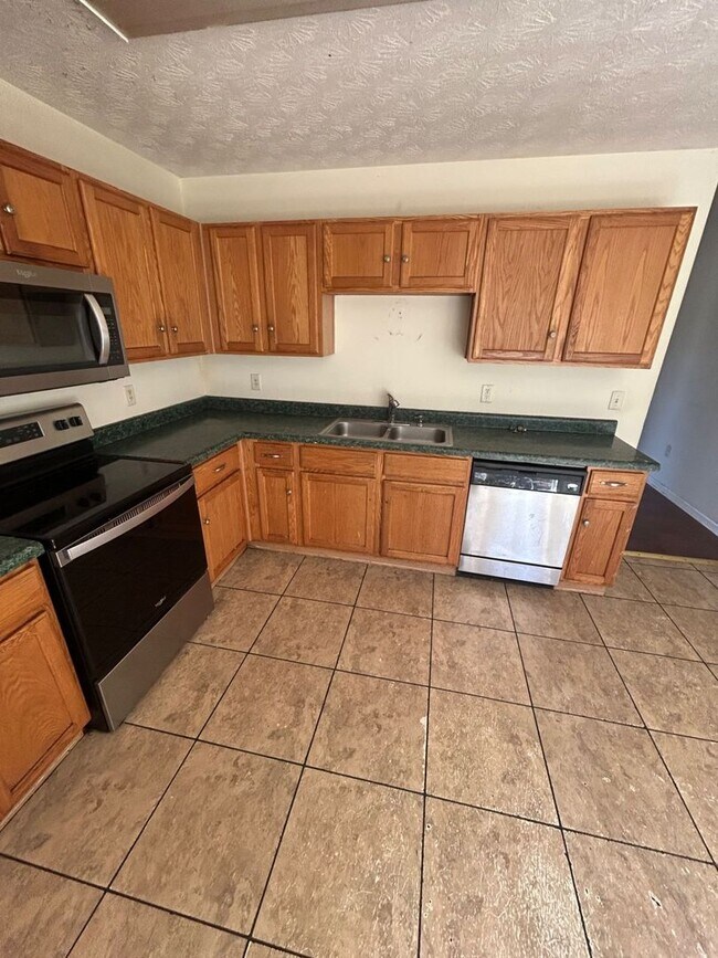 Building Photo - 9 Evan Ct